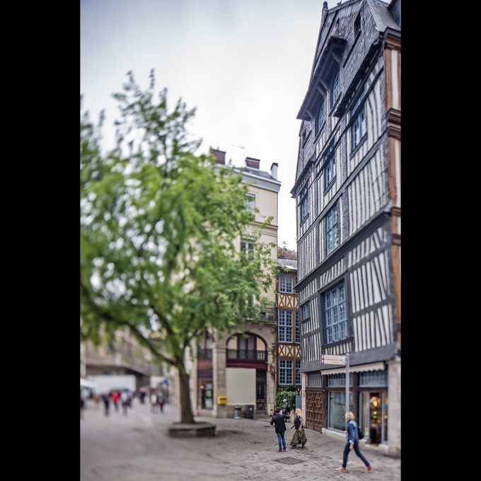 Rouen - Fachwerk Strassenszene